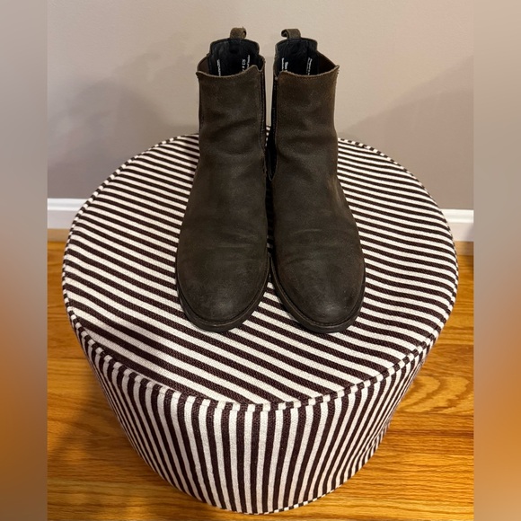 THURSDAY Women’s Chelsea Boots, Dark Olive Suede, Size 9 - Picture 3 of 7